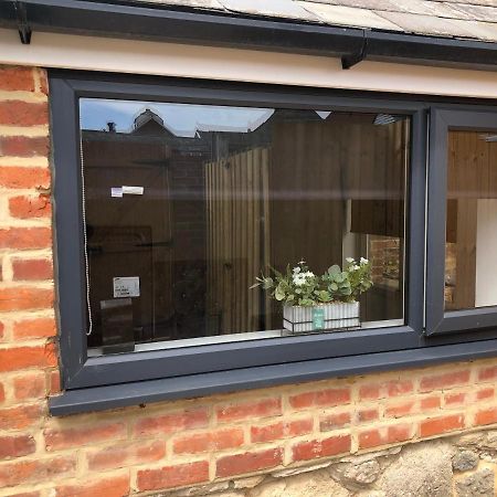 Exclusive Modern Decorated 1 Bedroom Detached Studio Newport  Buitenkant foto